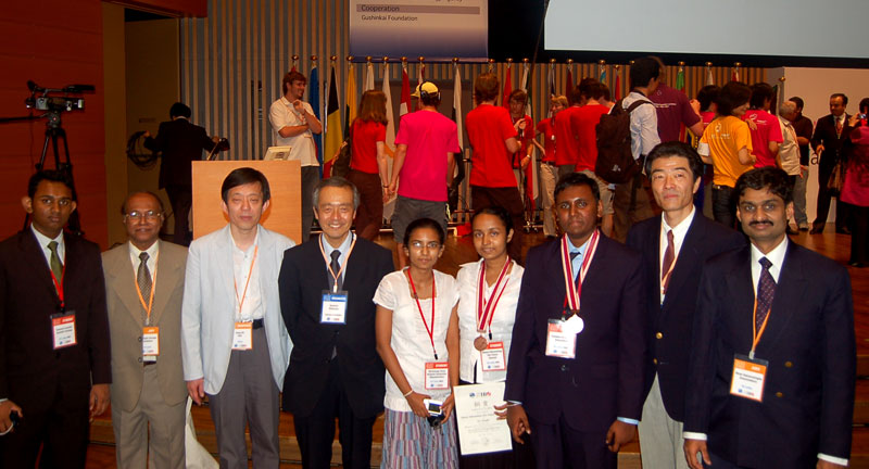 Sri Lankan Olympiad team with Japanese examiners